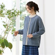 日常使いに便利なフリースカーディガン